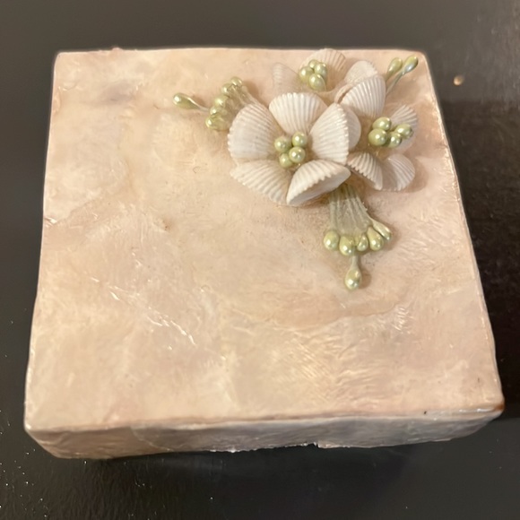 Set of two ivory shell boxes - Picture 3 of 4